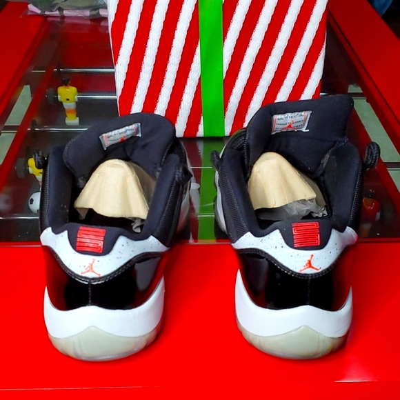 Air Jordan 11 (low) - Picture 3 of 11
